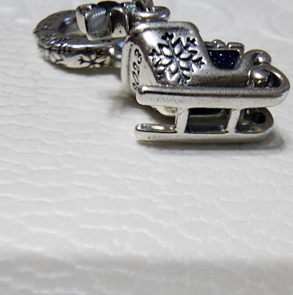 Pandora Christmas Sleigh 2023 Dangle Charm - Picture 6 of 9